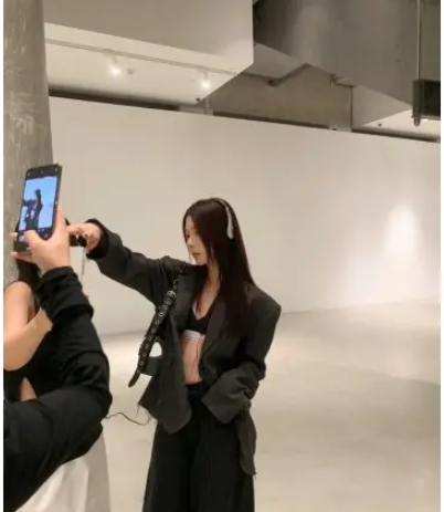 罗纹V领白色文胸