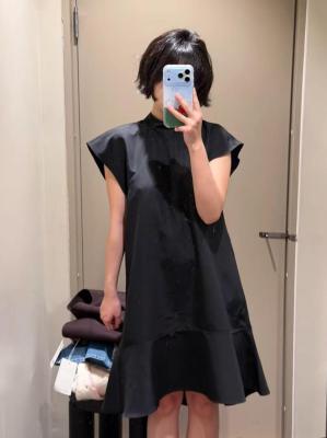 高领连衣裙