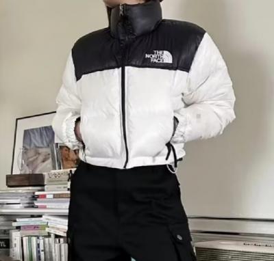 黑白短款羽绒服