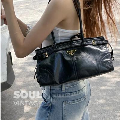 Bonnie 中号小牛皮手袋 黑色