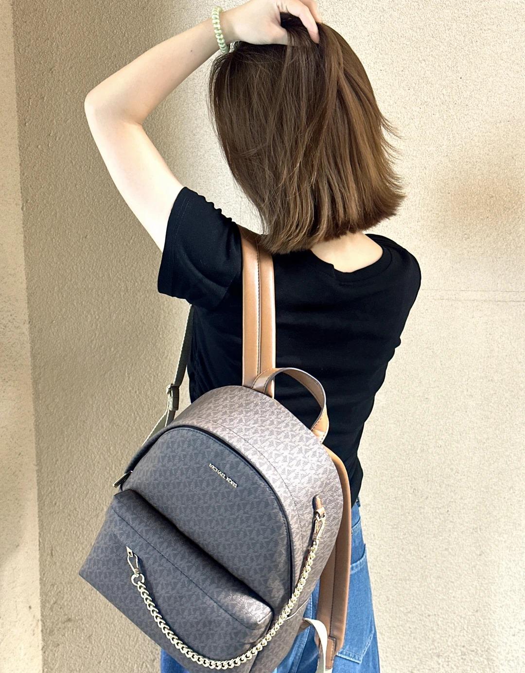 Erin Medium Logo 双肩包