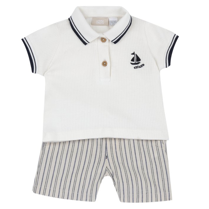 短袖 polo 和短裤套装