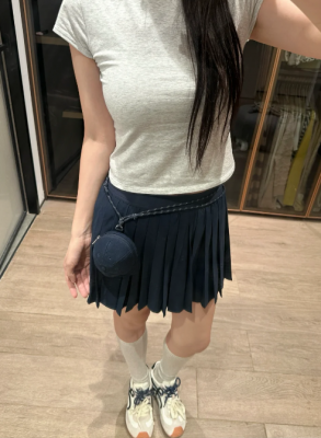 Lululemon 高腰长款百褶裙