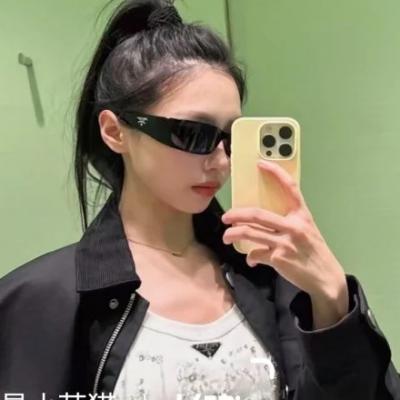 Prada 蝴蝶框太阳镜