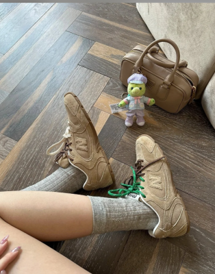 X New Balance 联名运动鞋