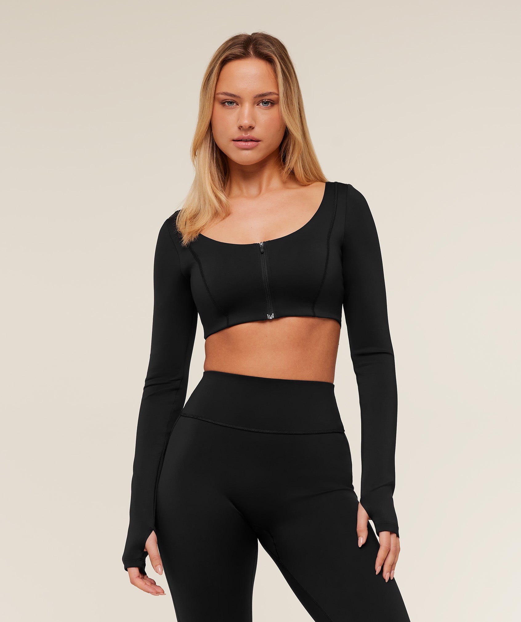 Flow Long Sleeve Crop Top with Cups 带胸垫长袖短上衣