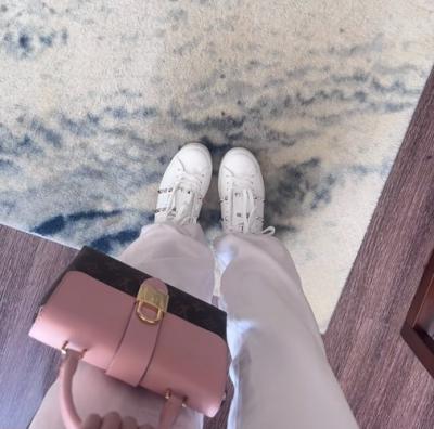 Rockstud 白色皮革拉链卡包