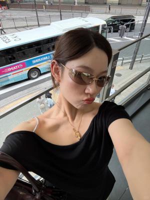 Miu Miu MU 54YS 金色太阳镜