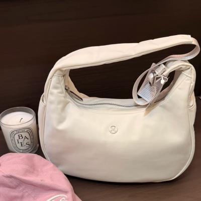 Lululemon City Essentials 斜挎包 4L