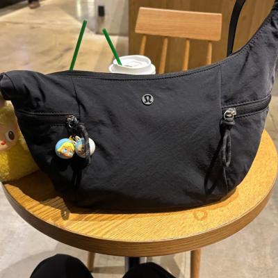 Lululemon Slouchy Sling Bag 13L牛角包 伞绳款