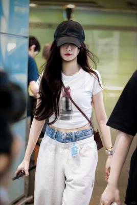 Lipstick Baby Tee 灰白色