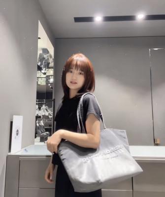 Punch大号牛仔托特包 浅灰色