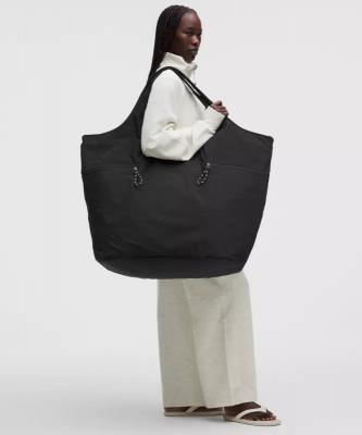 Lululemon Big-Ass Bag 80L 大容量包