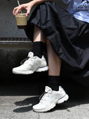 运动鞋