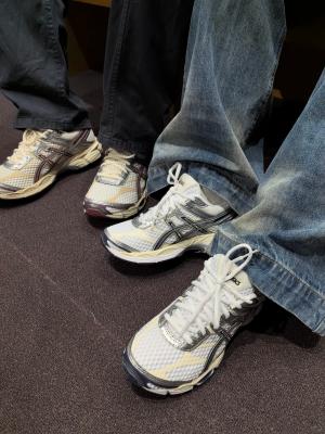 ASICS Gel Cumulus 16 白色运动鞋