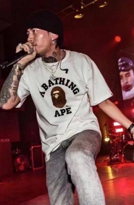 A BATHING APE 学院风T恤 白色