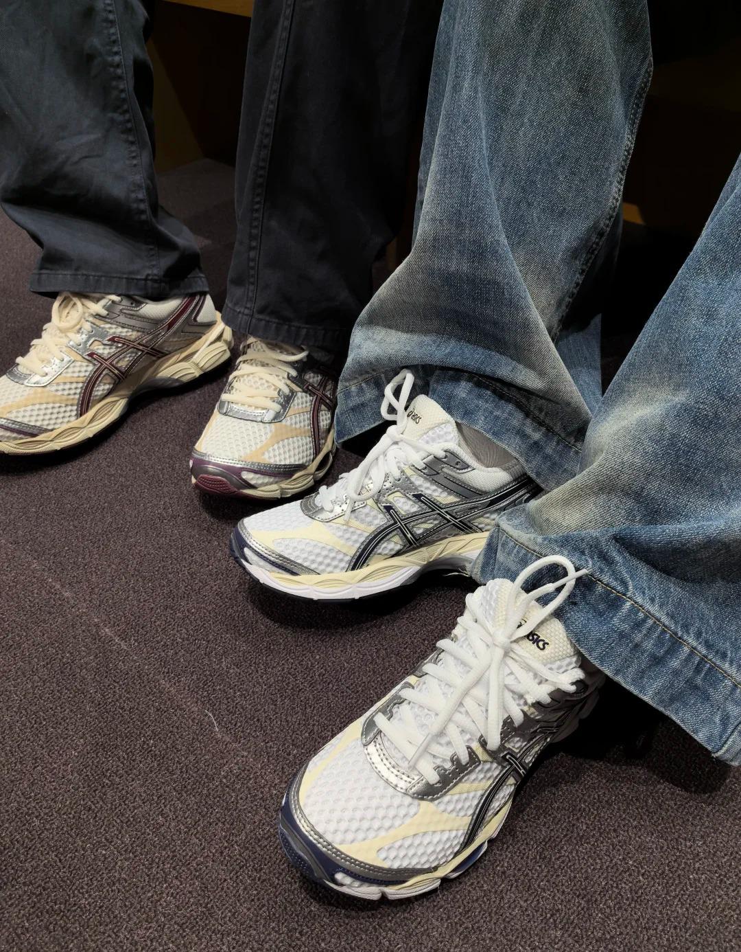 ASICS Gel Cumulus 16 白色运动鞋