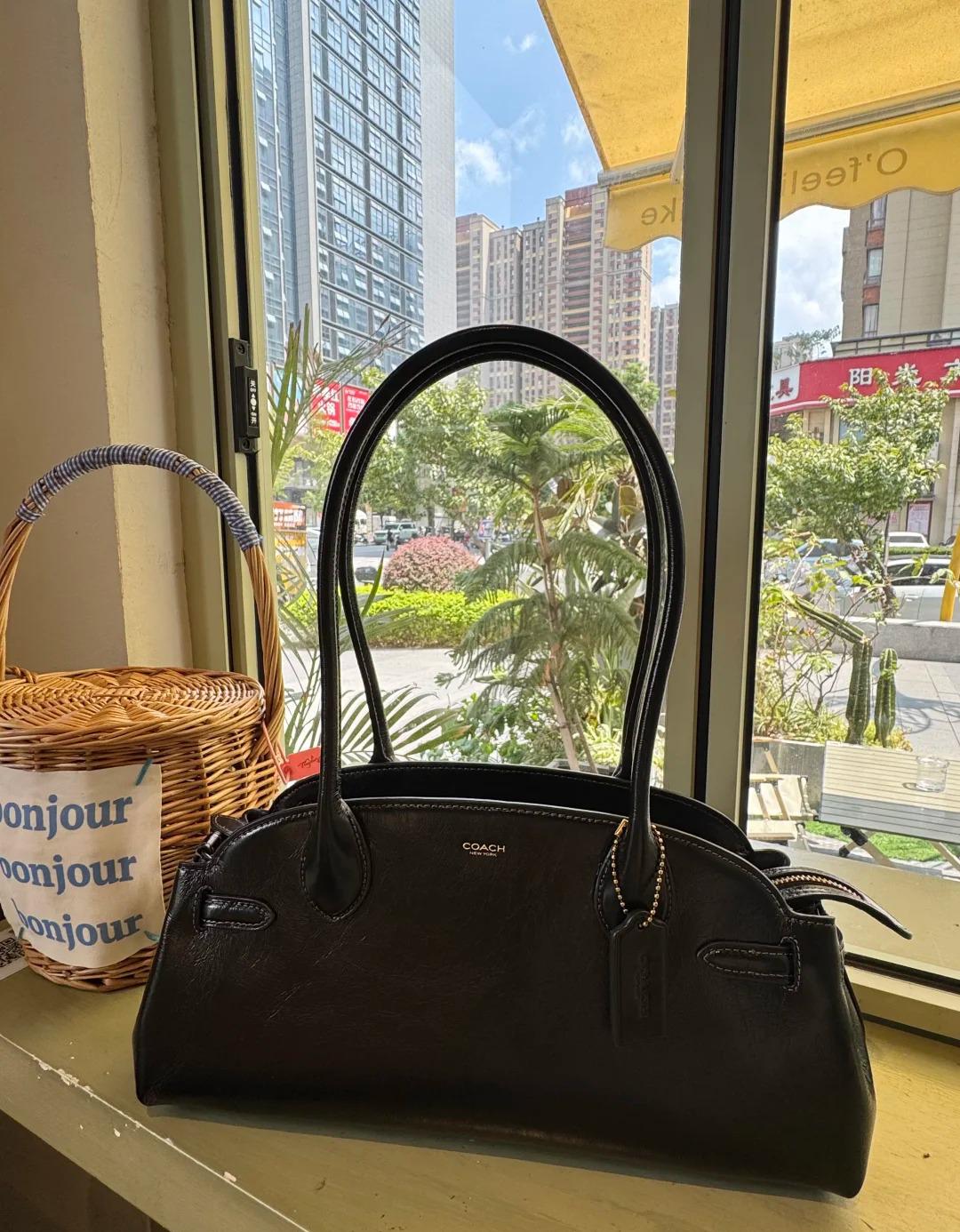 Coach Empire Carryall 真皮单肩包 34cm 黑色
