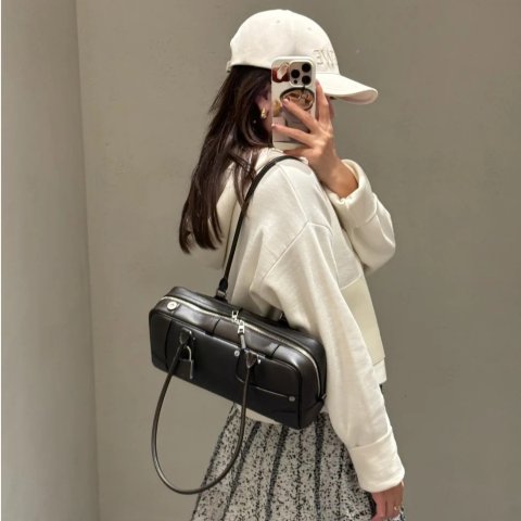 Loewe Amazona 23 漆皮手提包