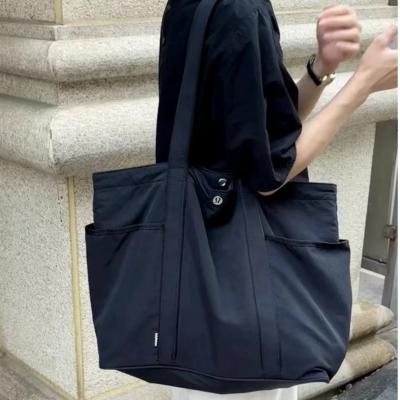 Lululemon Daily 多口袋托特包 20L