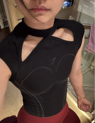 Gymshark Apex 无痕中长款T恤 黑灰色