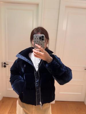 天鹅绒羽绒夹克