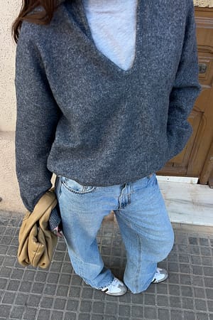 针织宽松领毛衣