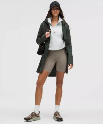 Lululemon Rain Rebel 防水夹克