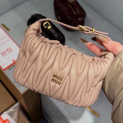 MIUMIU 小羊皮裸粉色褶皱饭盒包