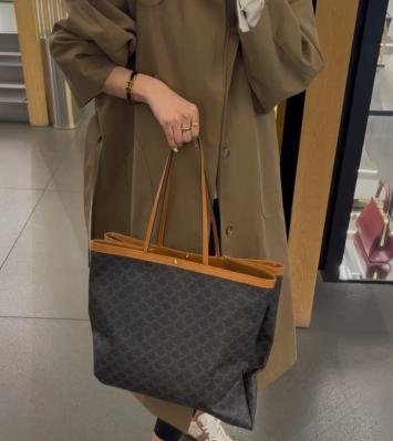 CELINE Triomphe 帆布托特包