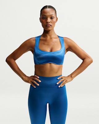NikeSKIMS 缎面亮泽U型领运动内衣