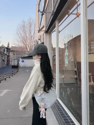Slouchy牛角包中号 浅蓝色