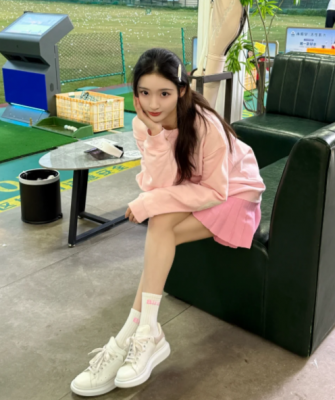 Oversized 白色拼接休闲鞋