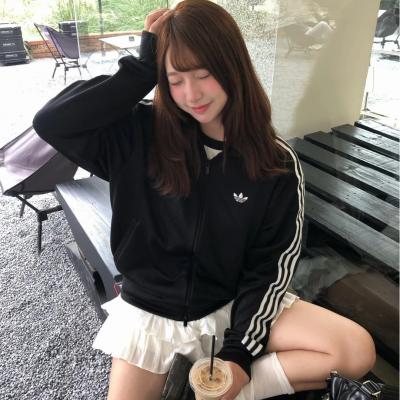 针织三道杠夹克