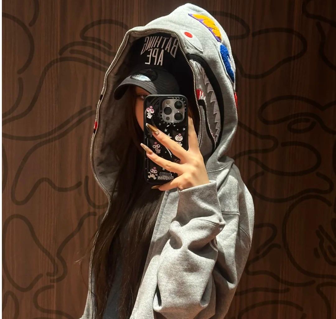 A BATHING APE® 鲨鱼拉链连帽衫 灰色