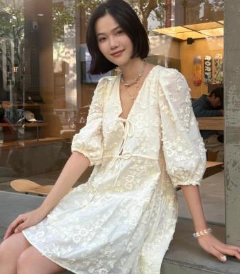 系带小白裙