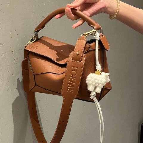 Loewe Puzzle Edge 中号手袋