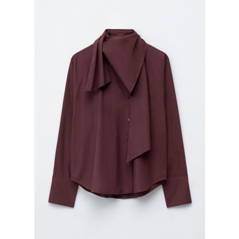 围巾领衬衫