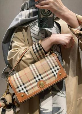 Burberry Note经典格纹手提包 1只