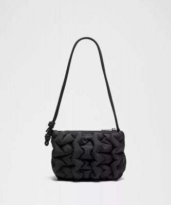 lululemon 绗缝迷你挎包 2.4升
