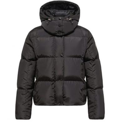 Moncler Castlenew 羽绒服 连帽 黑色