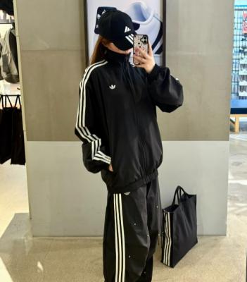 adidas 荷叶边缎面三条纹外套