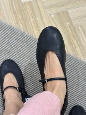 Massimo Dutti 黑色软皮芭蕾平底鞋