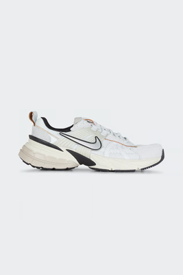 Nike V2K 运动鞋