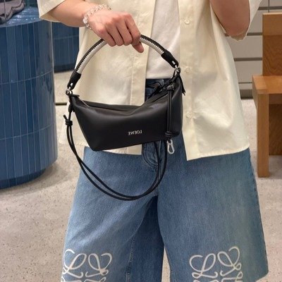 Loewe Cala Mini黑白羔羊纳帕皮包