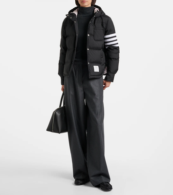 四条纹连帽绗缝羽绒服
