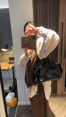 Acne Studios 多口袋迷你麂皮水桶包