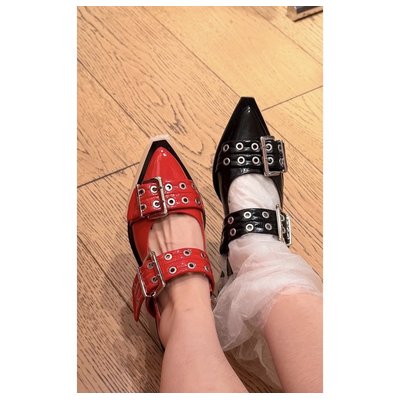 红色搭扣芭蕾舞鞋 Racing Red