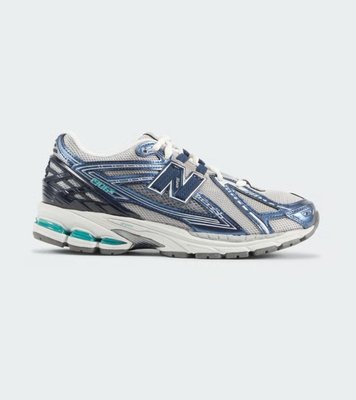 New Balance 蓝色运动鞋