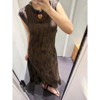 COS女款暗纹连衣裙·棕色动物纹